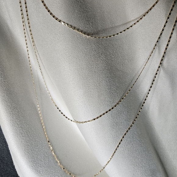 🪷Beautiful 40" Gold Tile Chain - Picture 3 of 9